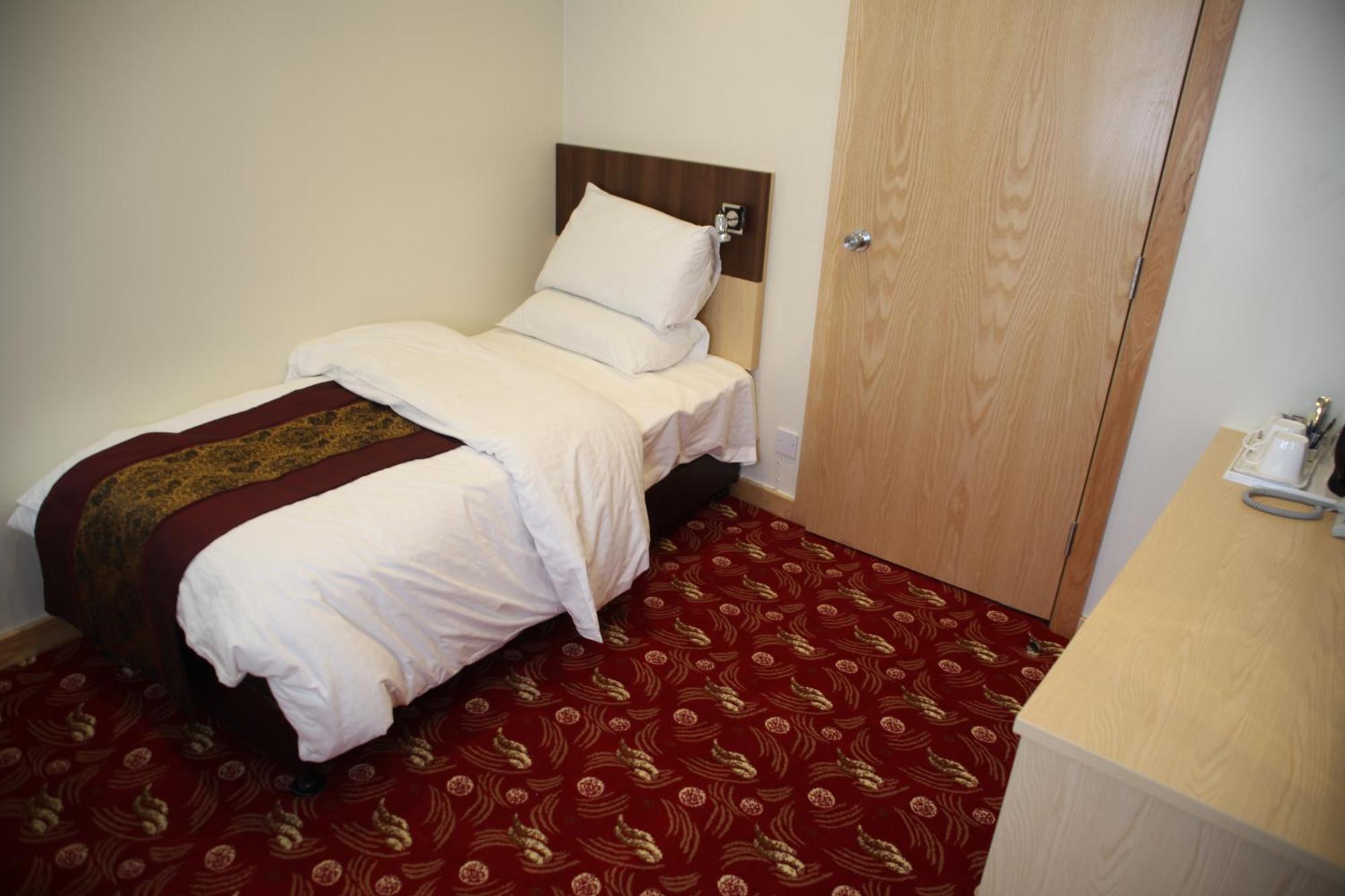 Cambridge Hotel Хаддерсфилд Номер фото